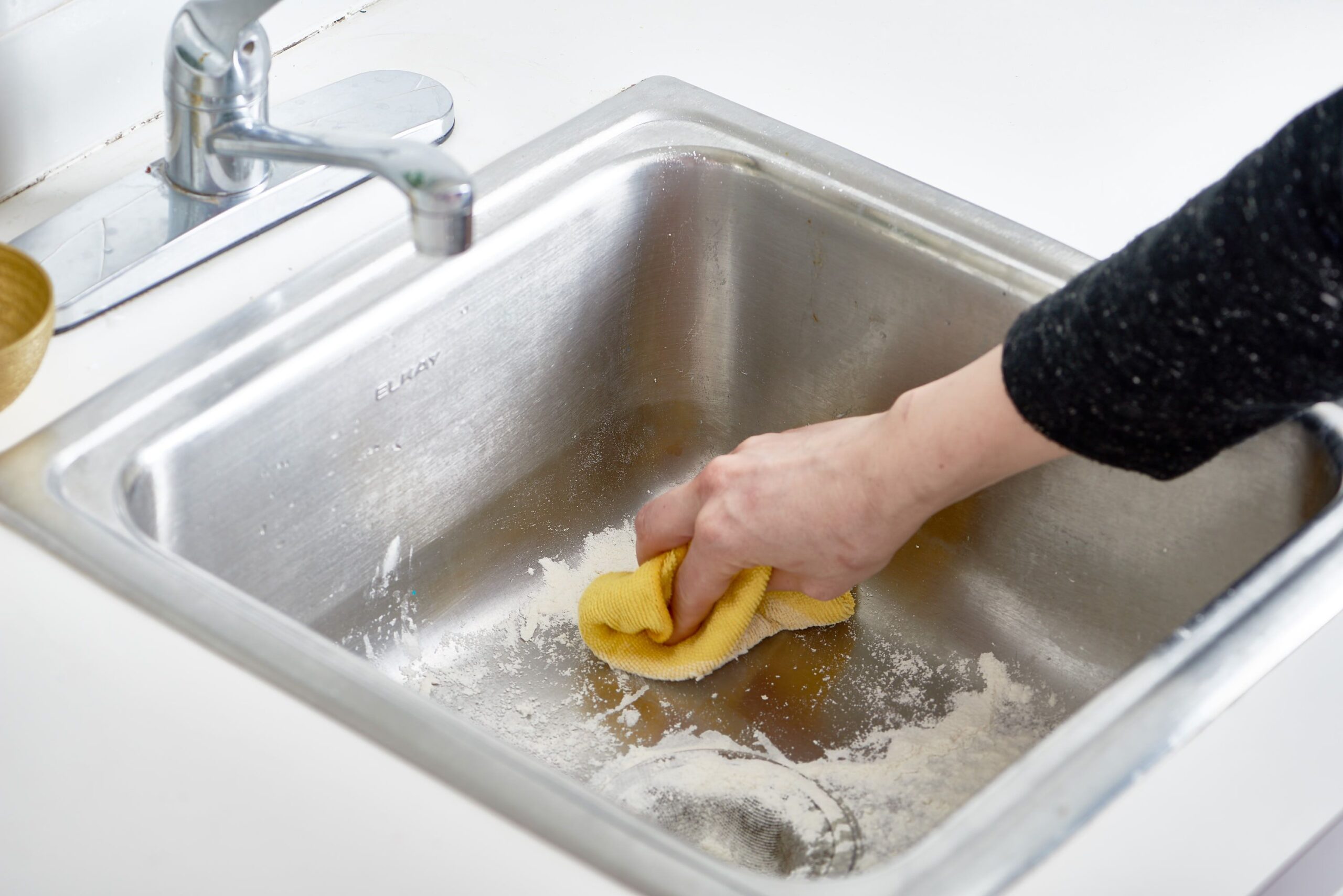 Come Pulire Il Lavandino Della Cucina.Pulire Il Lavandino Con La Farina Ecco Come Fare Calciopolis