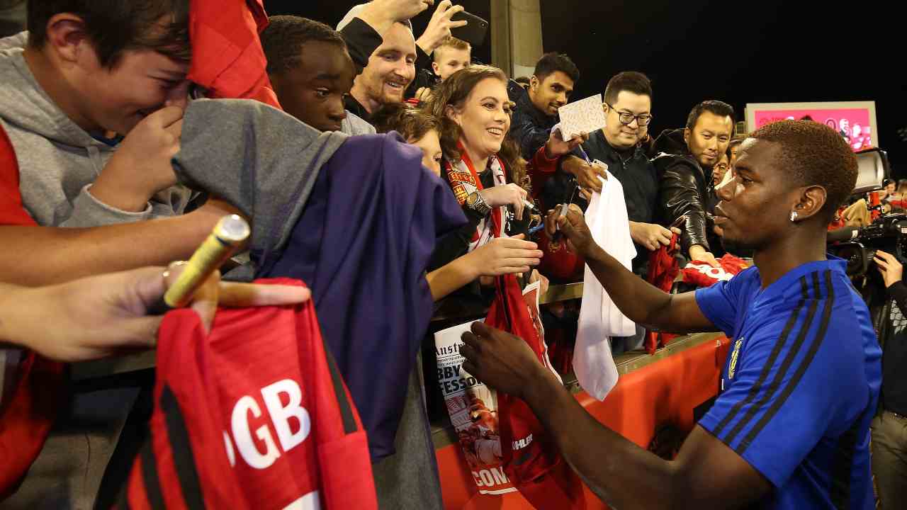 Pogba con i tifosi - Getty Images